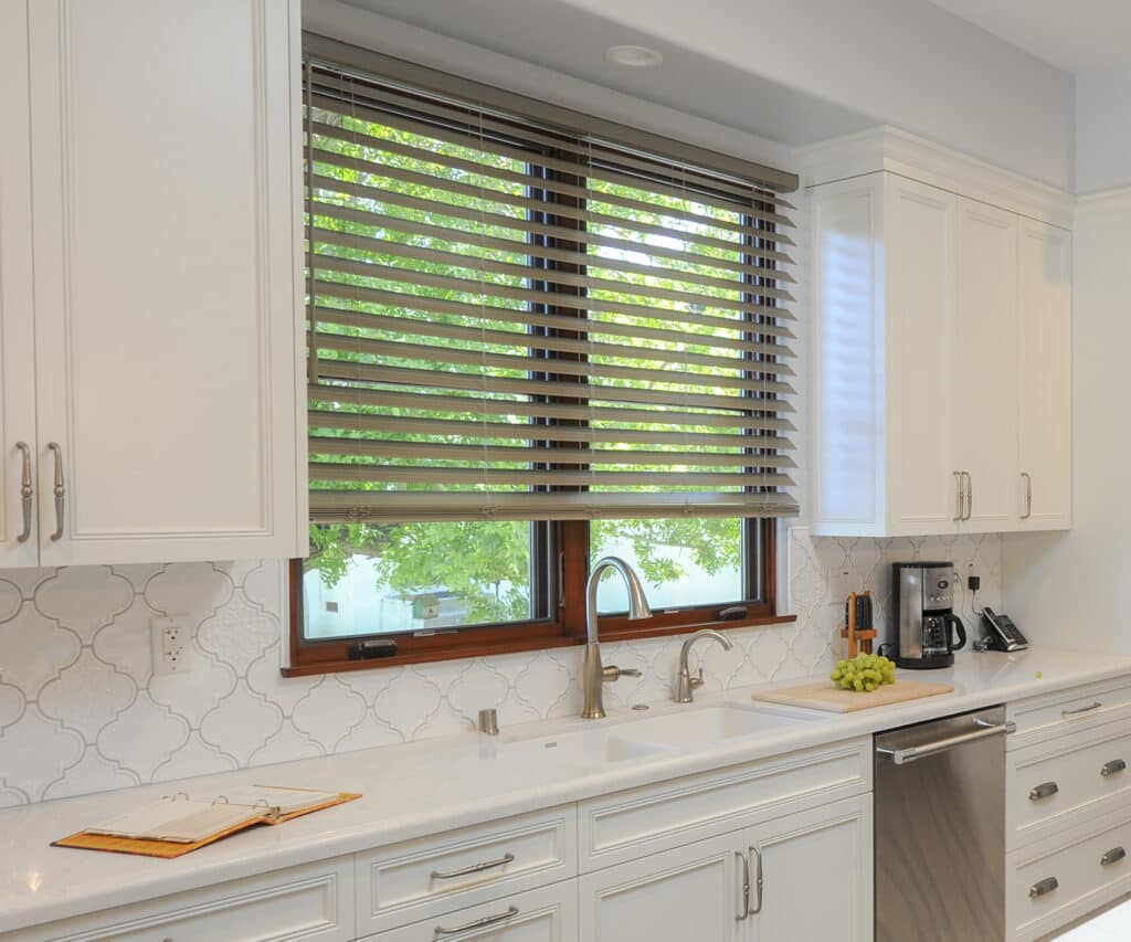 cortina de cocina moderna  Kitchen window coverings, Kitchen window  treatments, Kitchen window blinds